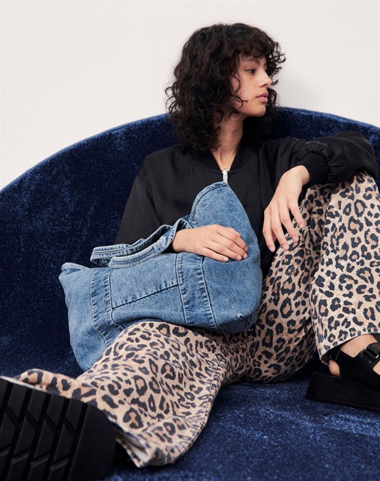 Merge East West Denim Tote Taske